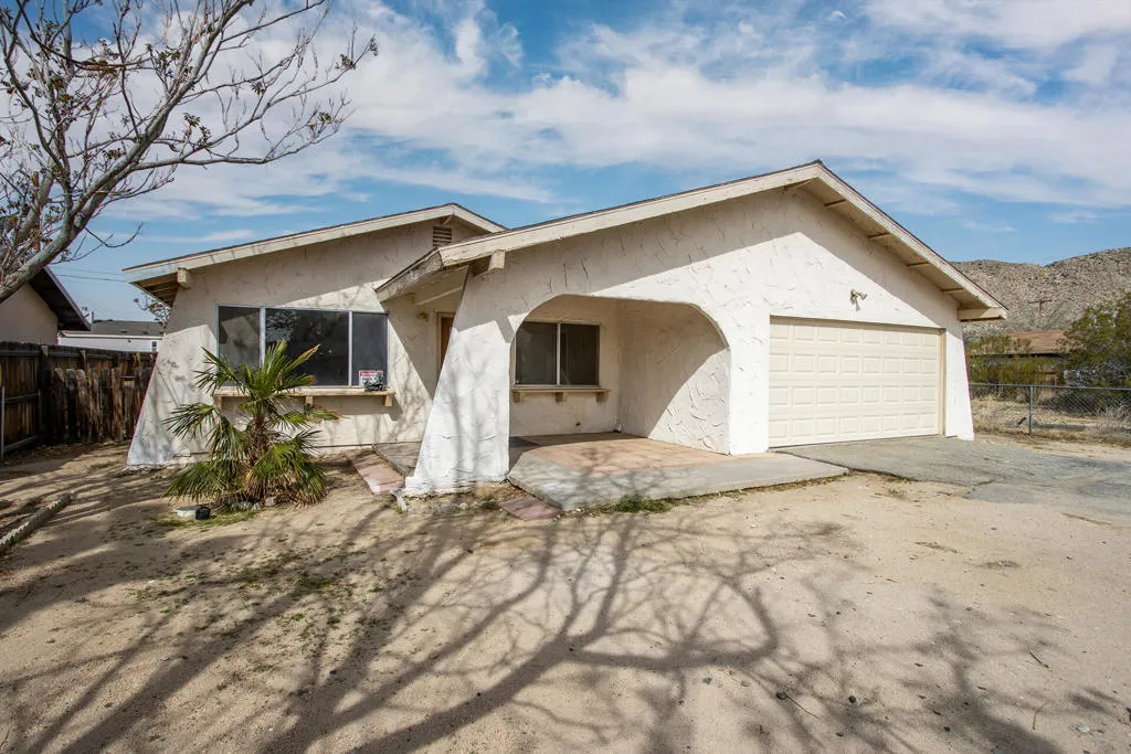 7120 Cholla Avenue, Yucca Valley, California 92284 home-pic-1