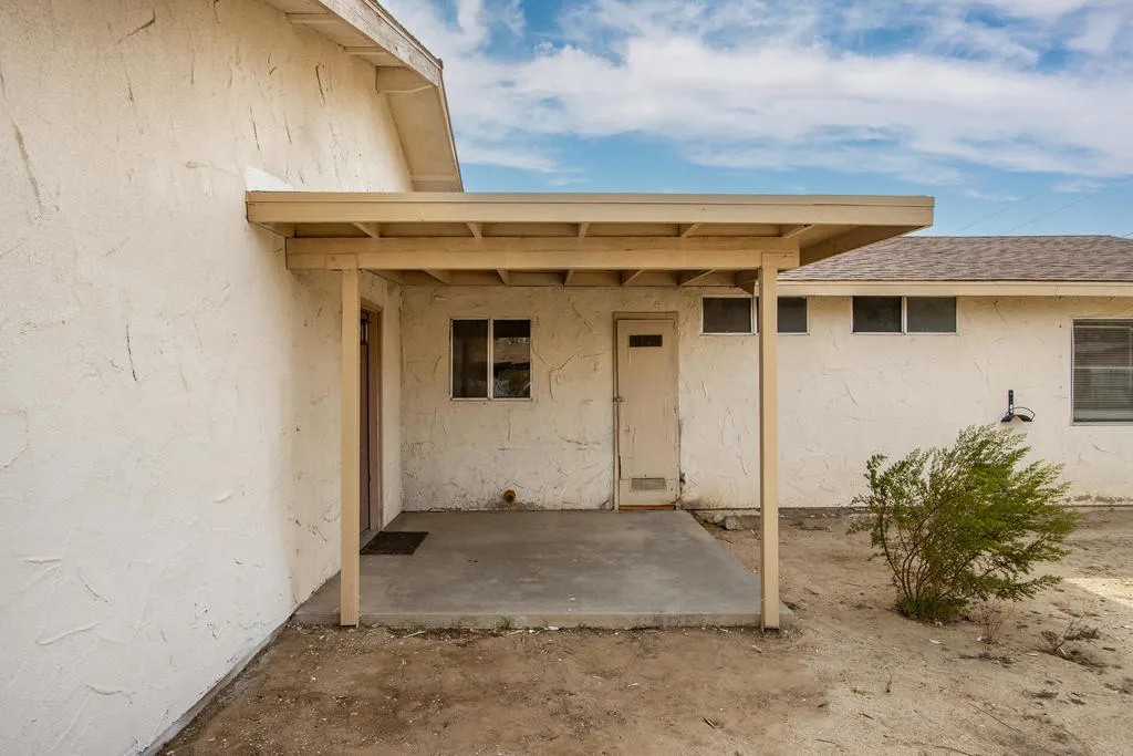 7120 Cholla Avenue, Yucca Valley, California 92284 home-pic-20