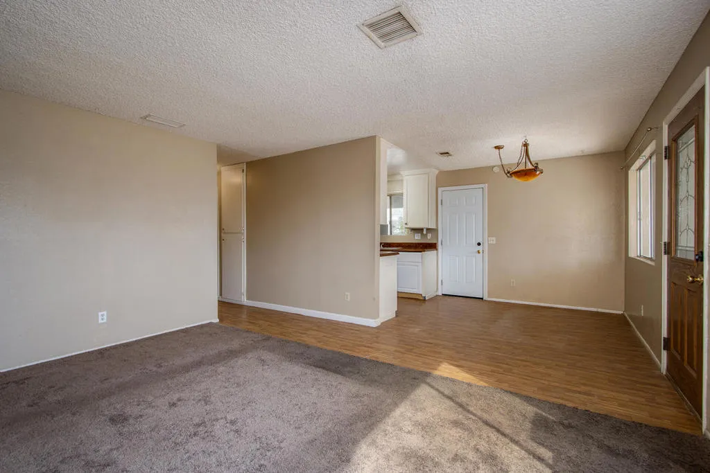 7120 Cholla Avenue, Yucca Valley, California 92284 home-pic-6