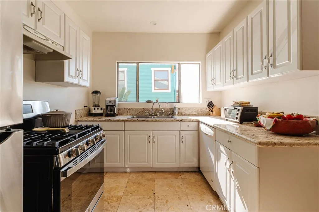 452 Holland Avenue, Los Angeles, California 90042 home-pic-14