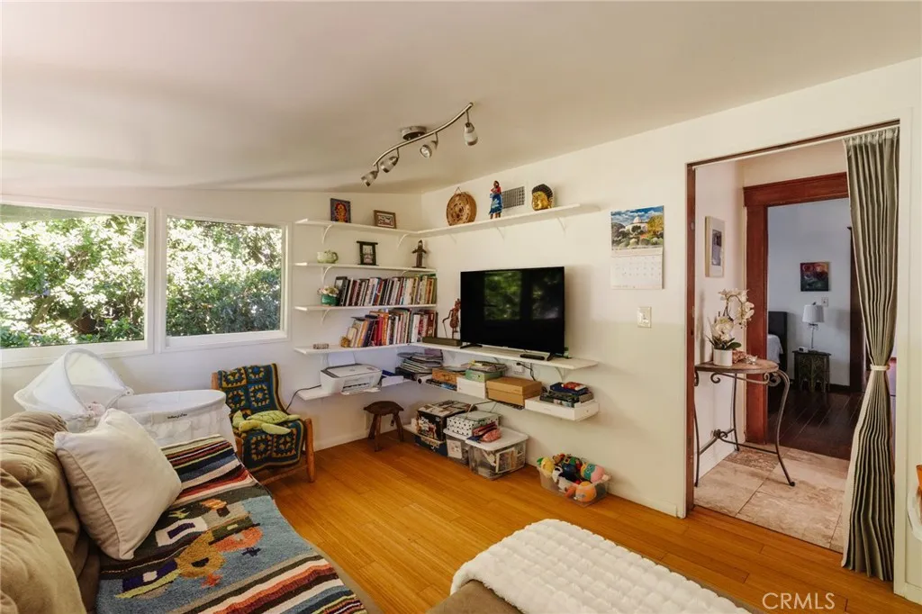 452 Holland Avenue, Los Angeles, California 90042 home-pic-23