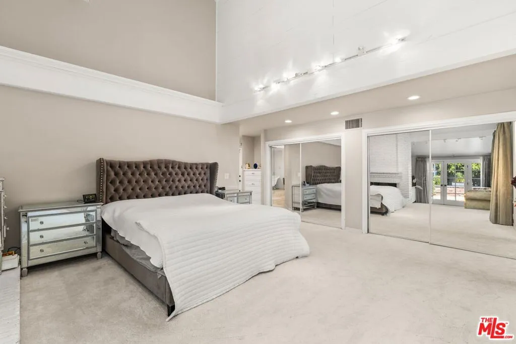 17437 Tarzana Street, Encino, California 91316 home-pic-22