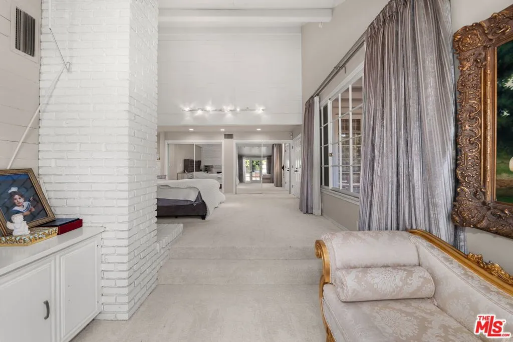 17437 Tarzana Street, Encino, California 91316 home-pic-24