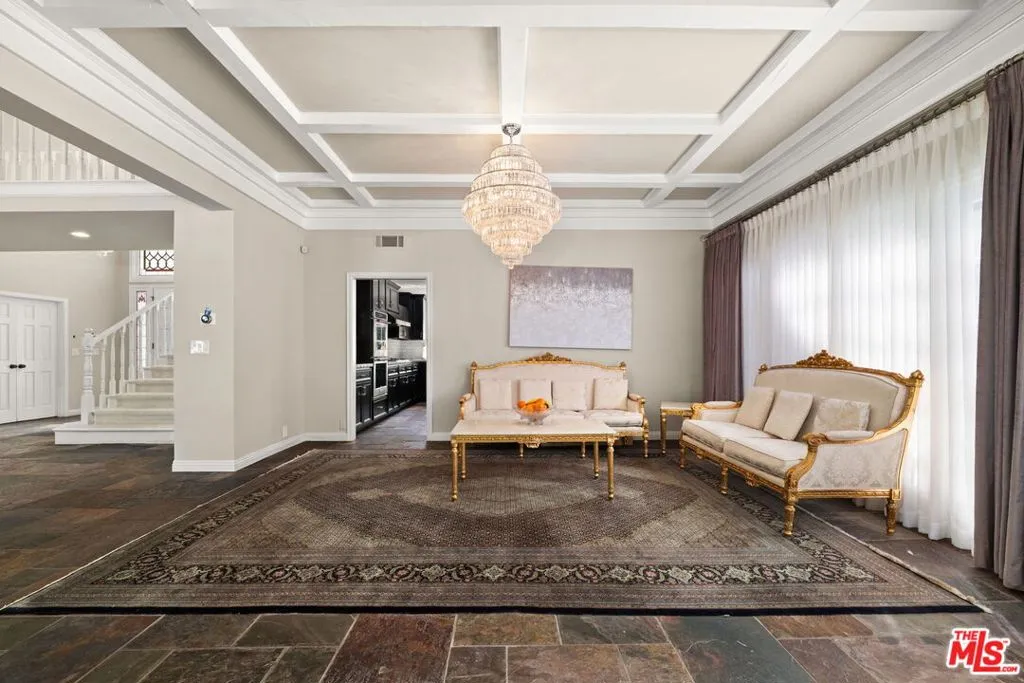 17437 Tarzana Street, Encino, California 91316 home-pic-12