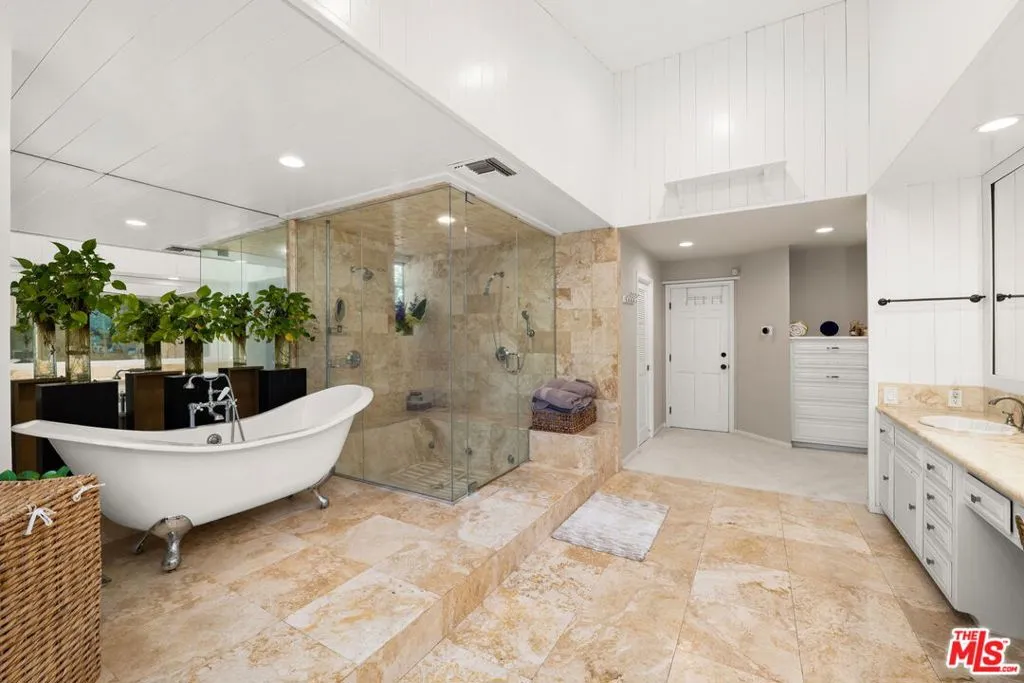 17437 Tarzana Street, Encino, California 91316 home-pic-27