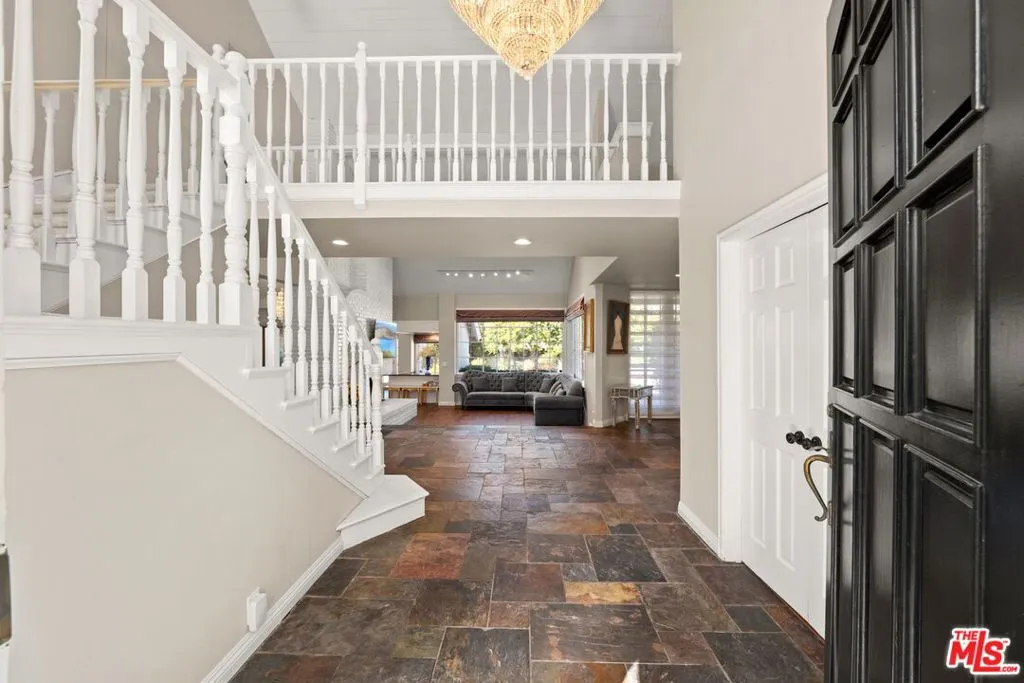 17437 Tarzana Street, Encino, California 91316 home-pic-4