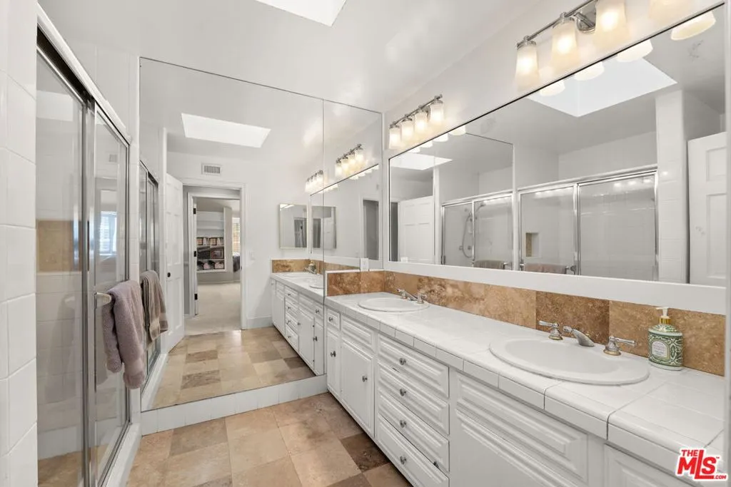 17437 Tarzana Street, Encino, California 91316 home-pic-40