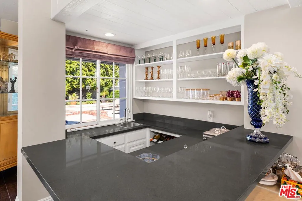 17437 Tarzana Street, Encino, California 91316 home-pic-13