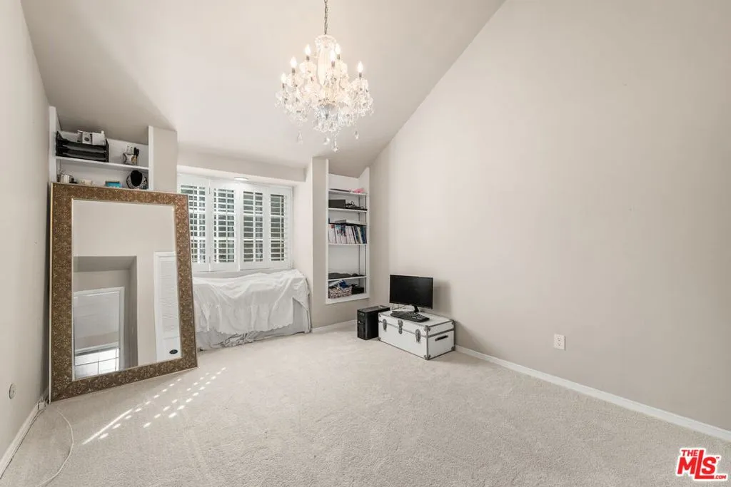 17437 Tarzana Street, Encino, California 91316 home-pic-36