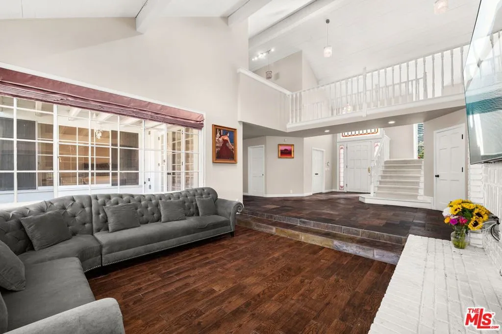 17437 Tarzana Street, Encino, California 91316 home-pic-7