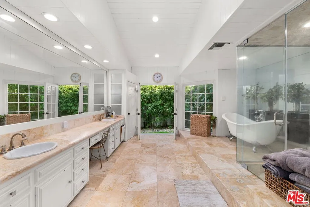 17437 Tarzana Street, Encino, California 91316 home-pic-25