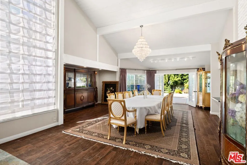 17437 Tarzana Street, Encino, California 91316 home-pic-9