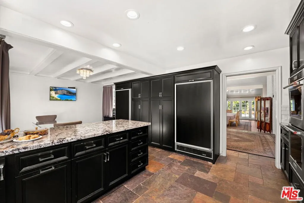 17437 Tarzana Street, Encino, California 91316 home-pic-18