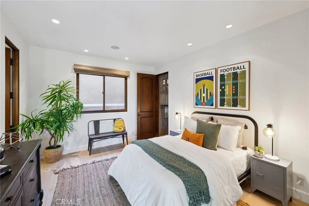 215 S Poinsettia Avenue, Manhattan Beach, California 90266 home-pic-11