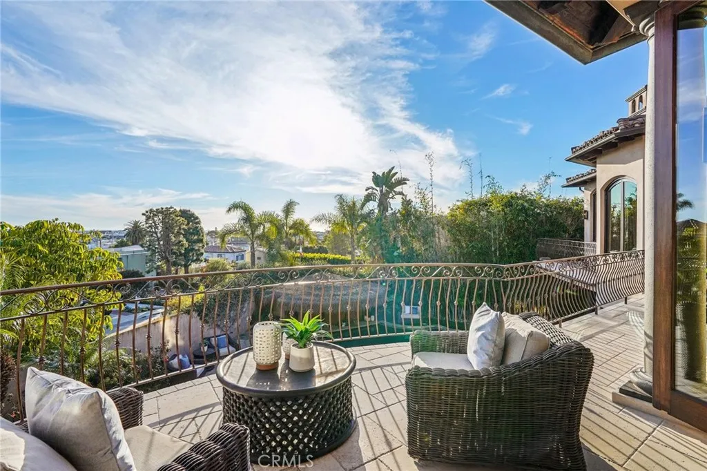 215 S Poinsettia Avenue, Manhattan Beach, California 90266 home-pic-46