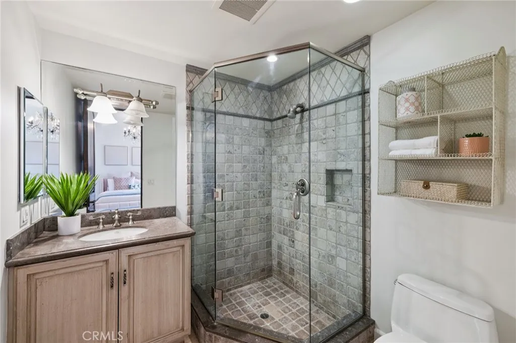215 S Poinsettia Avenue, Manhattan Beach, California 90266 home-pic-16