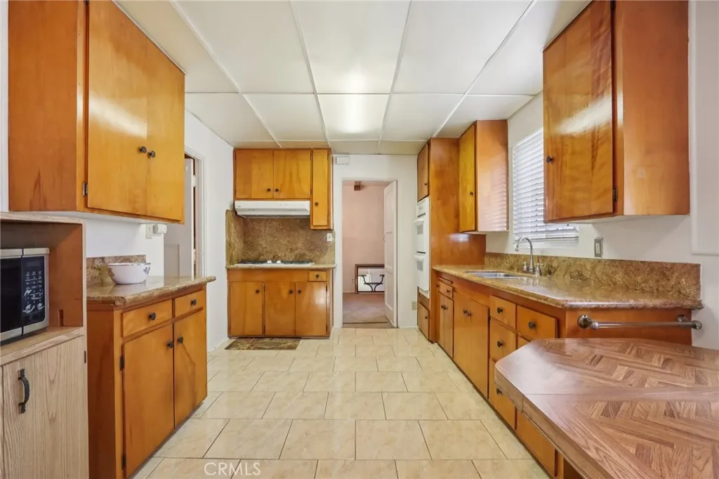 1961 W 84th, Los Angeles, California 90047 home-pic-8