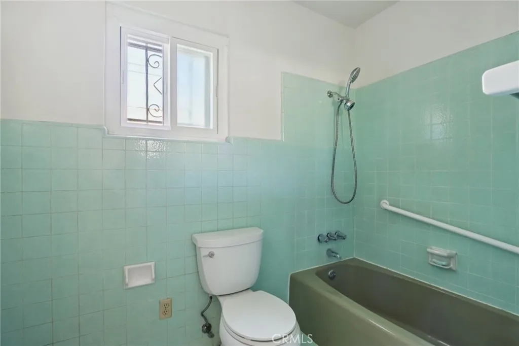 1961 W 84th, Los Angeles, California 90047 home-pic-17
