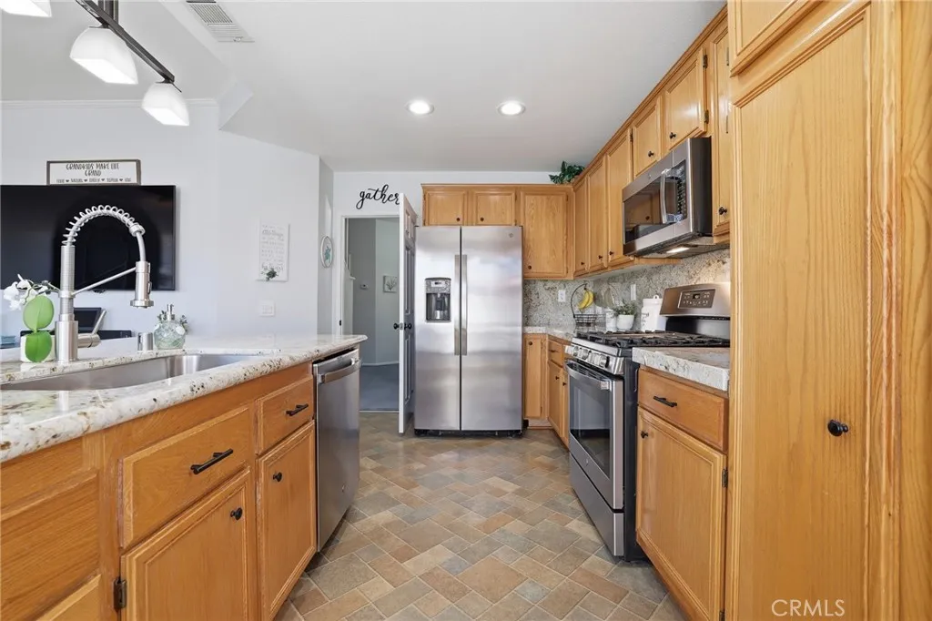 2515 Gemstone, Palmdale, California 93551 home-pic-15