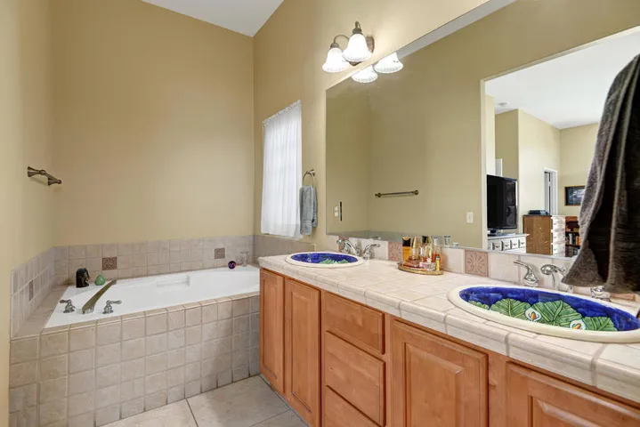 PRIMARY. BATHROOM REVERSE.jpg mls