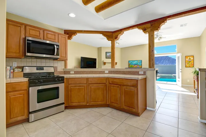 KITCHEN.jpg mls