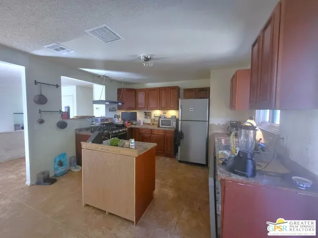 Lots Of Room In The Kitchen