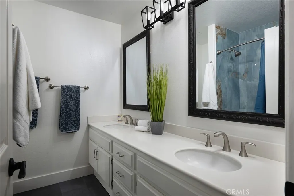 17 Sillero, Rancho Santa Margarita, California 92688 home-pic-26