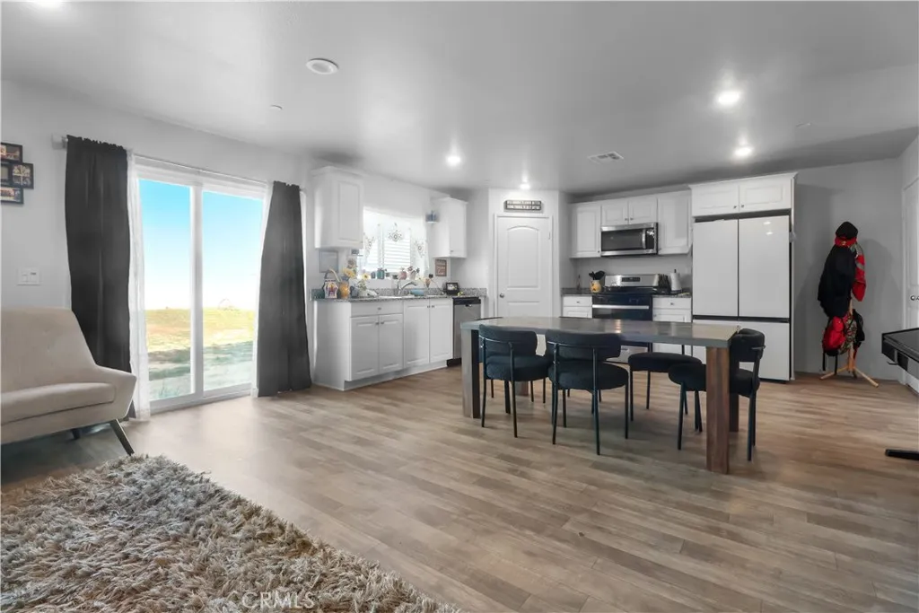 10292 Vanessa Court, Adelanto, California 92301 home-pic-6