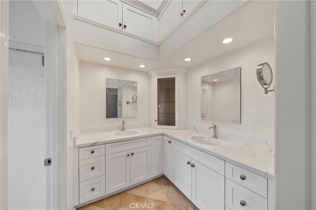 500 Stoneham Court 102, Long Beach, California 90803 home-pic-25