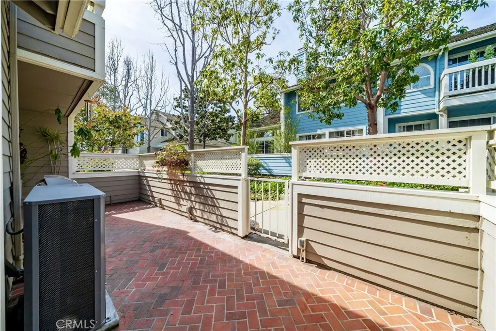 500 Stoneham Court 102, Long Beach, California 90803 home-pic-39