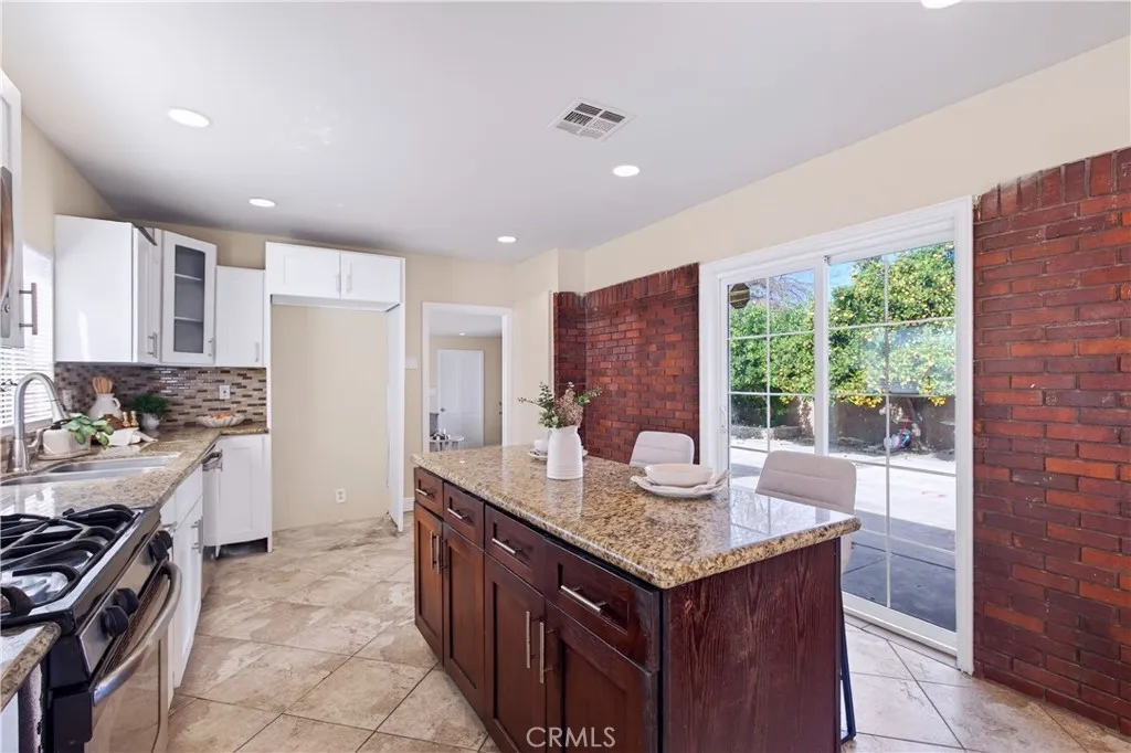 6127 Adenmoor Avenue, Lakewood, California 90713 home-pic-6