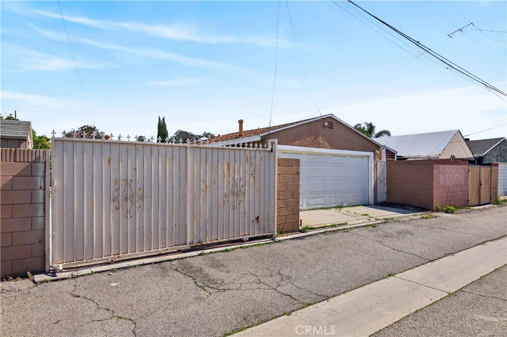 6127 Adenmoor Avenue, Lakewood, California 90713 home-pic-36