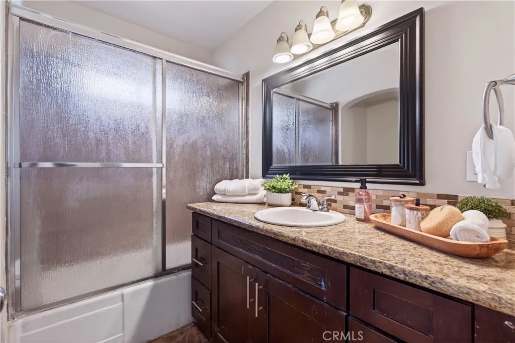 6127 Adenmoor Avenue, Lakewood, California 90713 home-pic-8