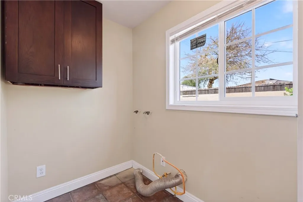 6127 Adenmoor Avenue, Lakewood, California 90713 home-pic-17