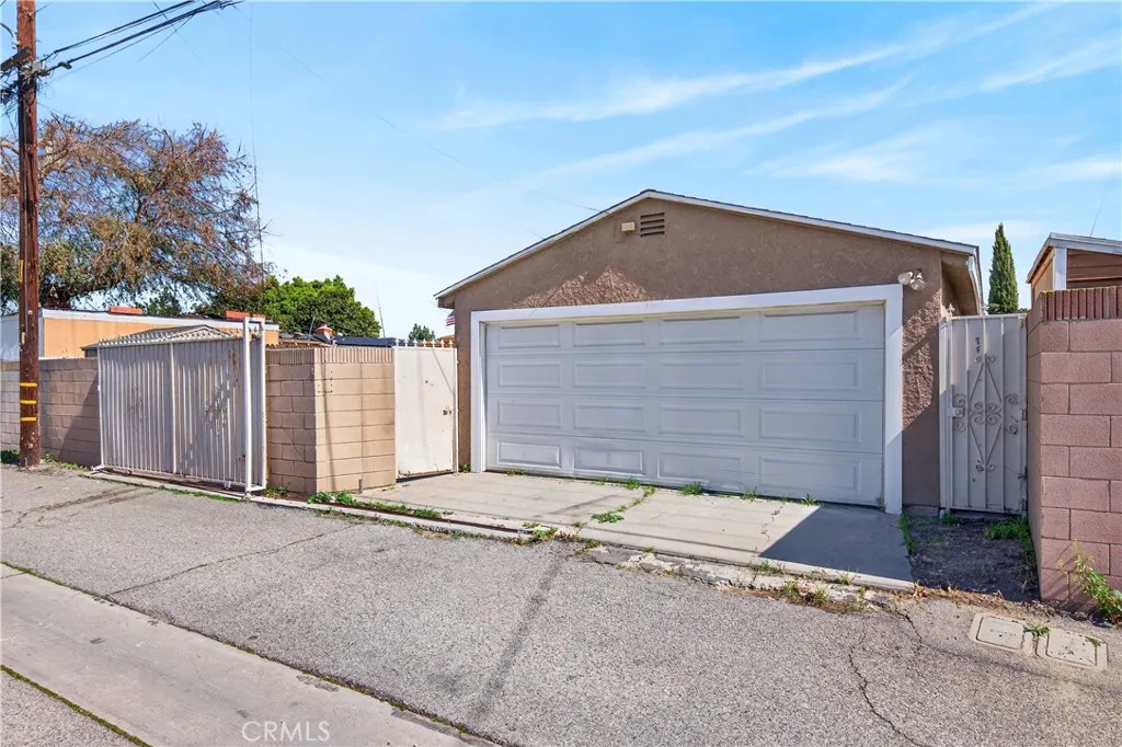 6127 Adenmoor Avenue, Lakewood, California 90713 home-pic-35