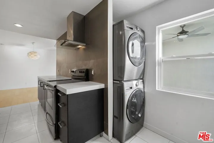Washer/Dryer in Kitchen