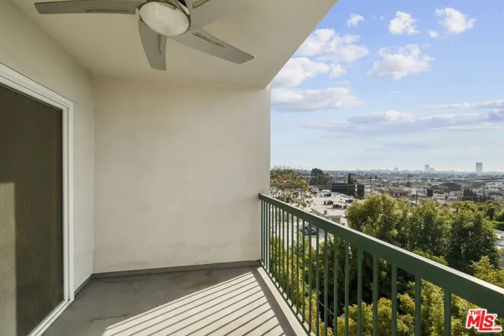 Top Floor 2BR/2BA with Views!