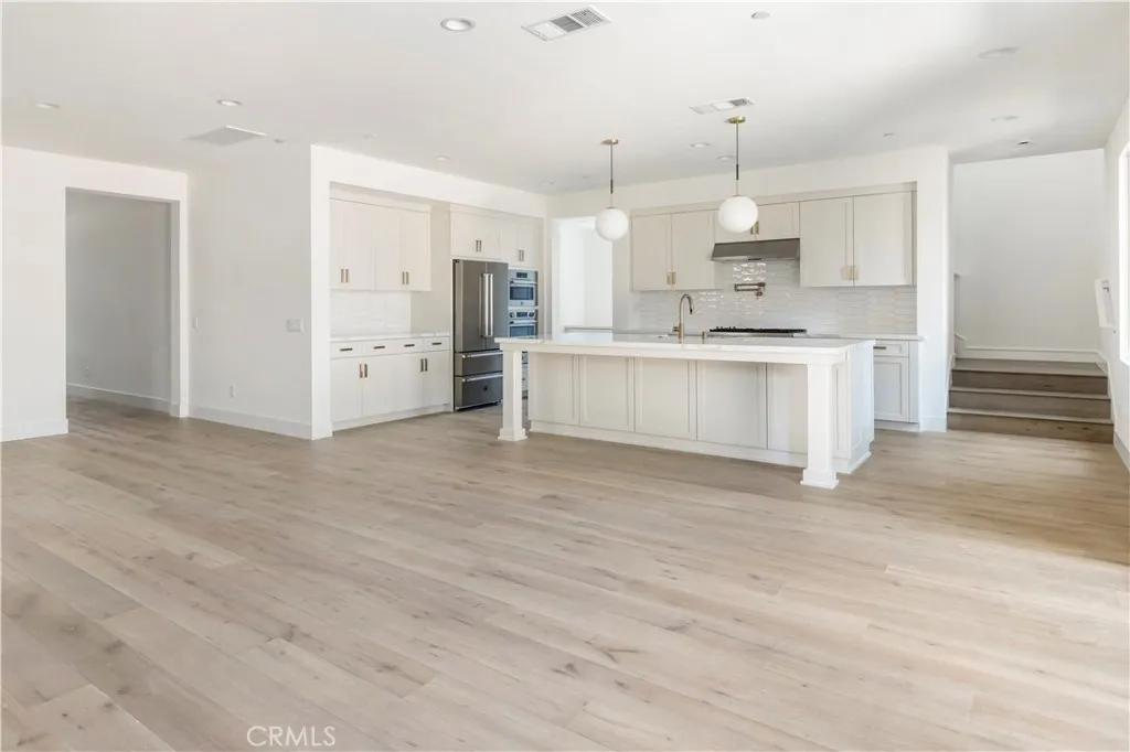 173 E Palm Street E, Altadena, California 91001 home-pic-6