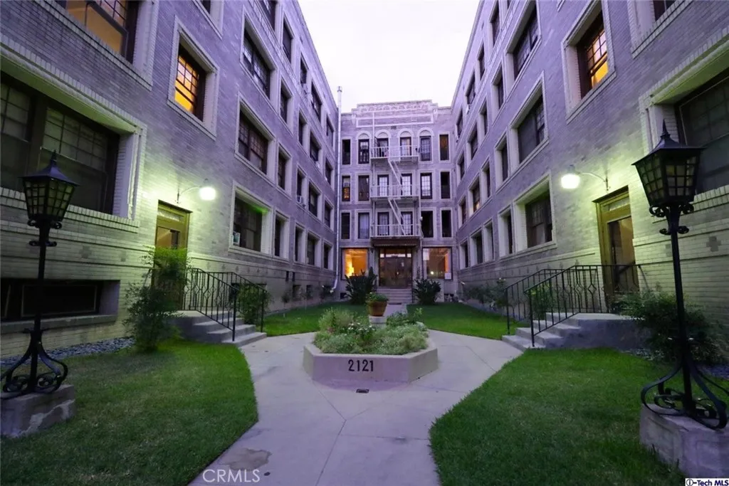 2121 James M Wood 412, Los Angeles, California 90006 home-pic-1