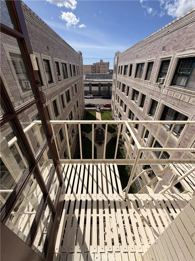 2121 James M Wood 412, Los Angeles, California 90006 home-pic-6