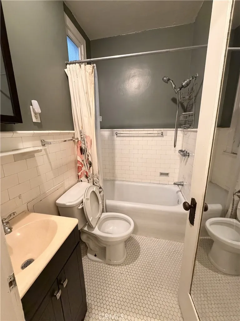 2121 James M Wood 412, Los Angeles, California 90006 home-pic-23