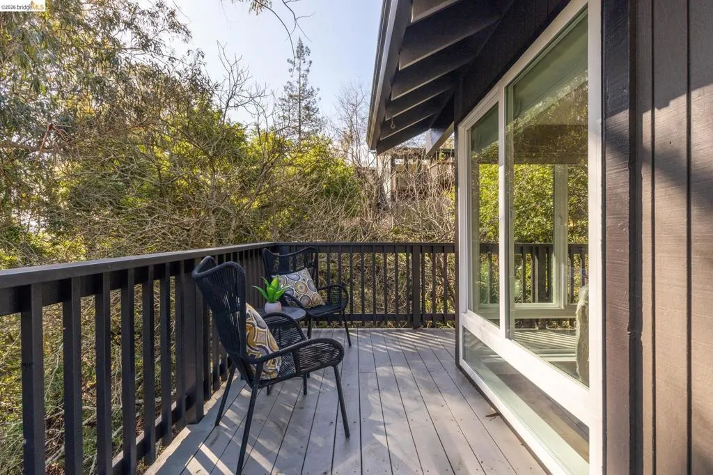 6931 6931 Pinehaven Rd, Oakland, California 94611 home-pic-10