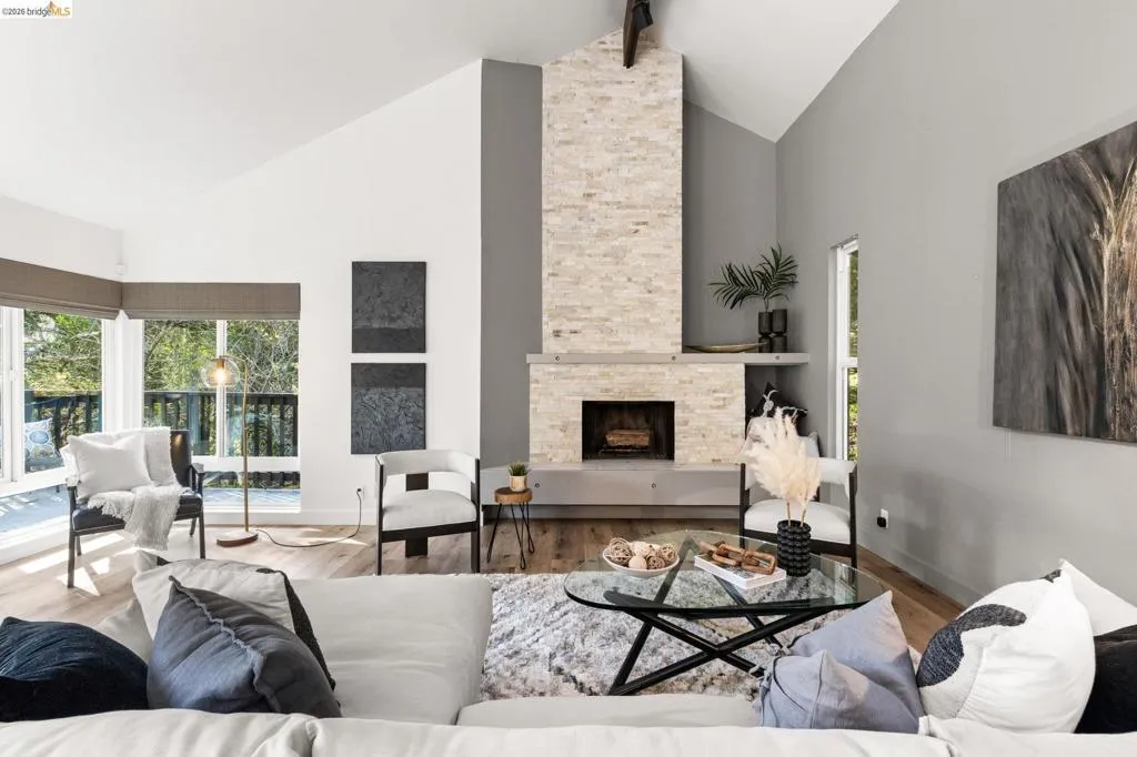 6931 6931 Pinehaven Rd, Oakland, California 94611 home-pic-4