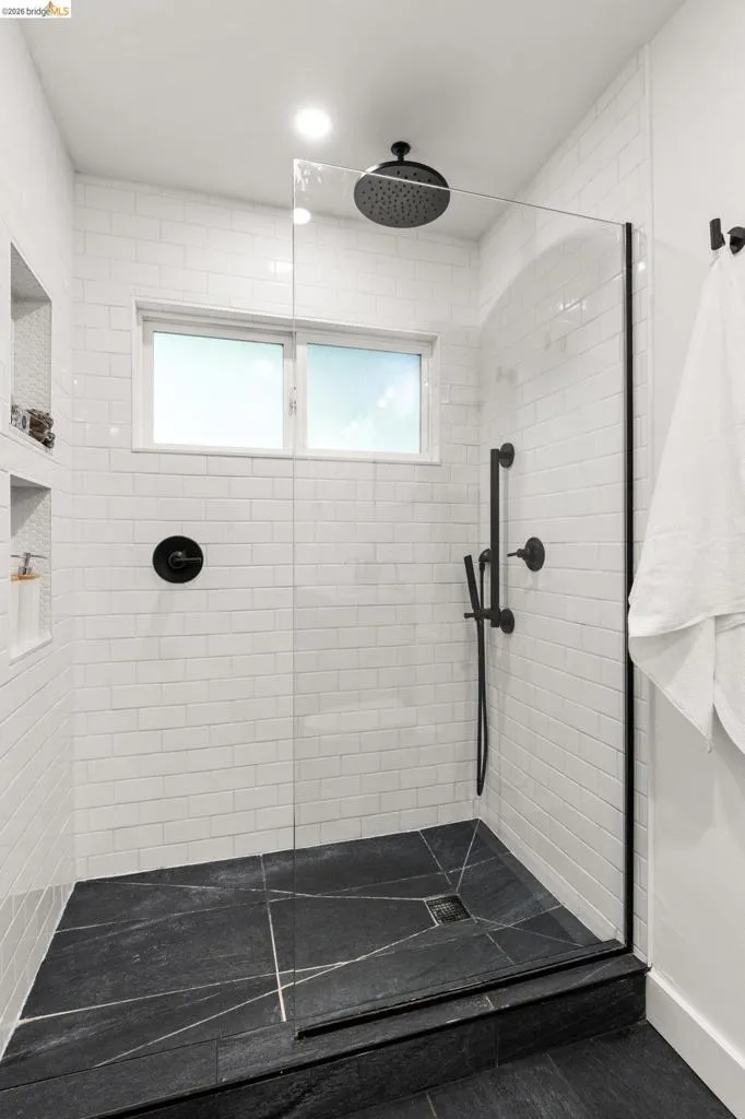 6931 6931 Pinehaven Rd, Oakland, California 94611 home-pic-32