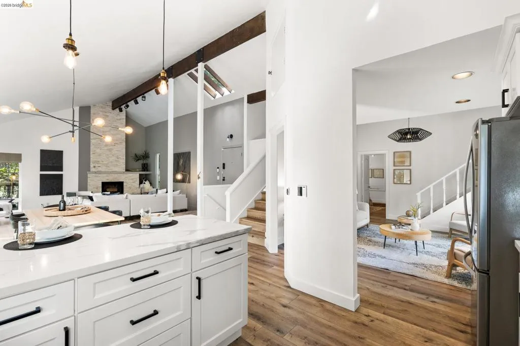 6931 6931 Pinehaven Rd, Oakland, California 94611 home-pic-17