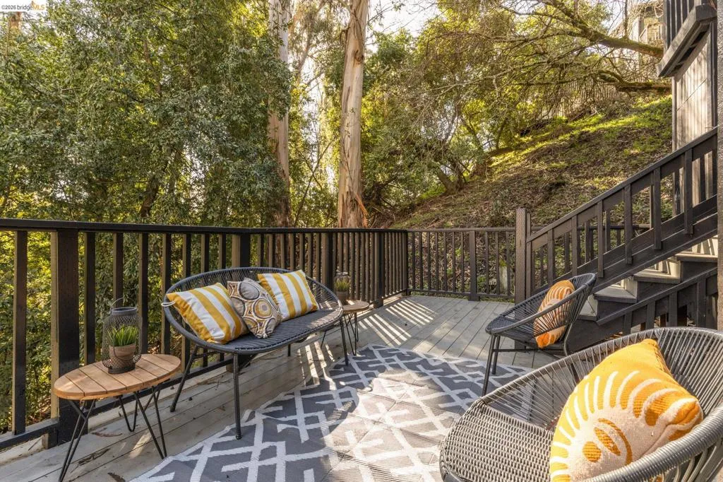 6931 6931 Pinehaven Rd, Oakland, California 94611 home-pic-47
