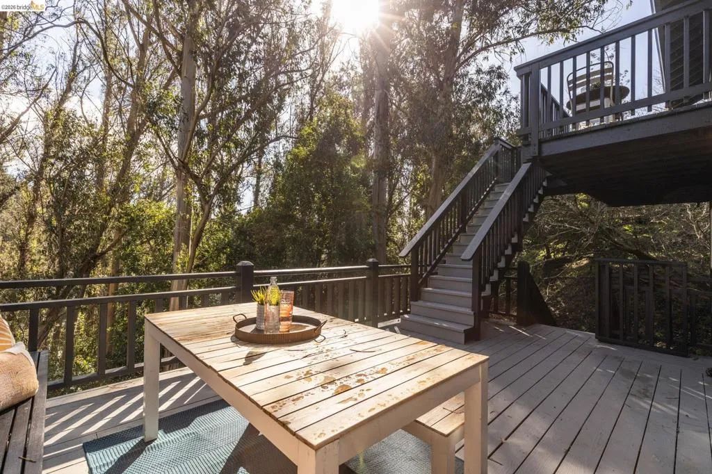 6931 6931 Pinehaven Rd, Oakland, California 94611 home-pic-40