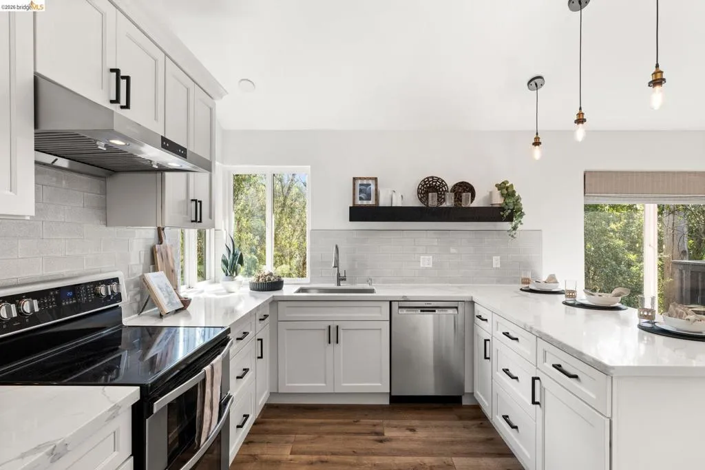 6931 6931 Pinehaven Rd, Oakland, California 94611 home-pic-16