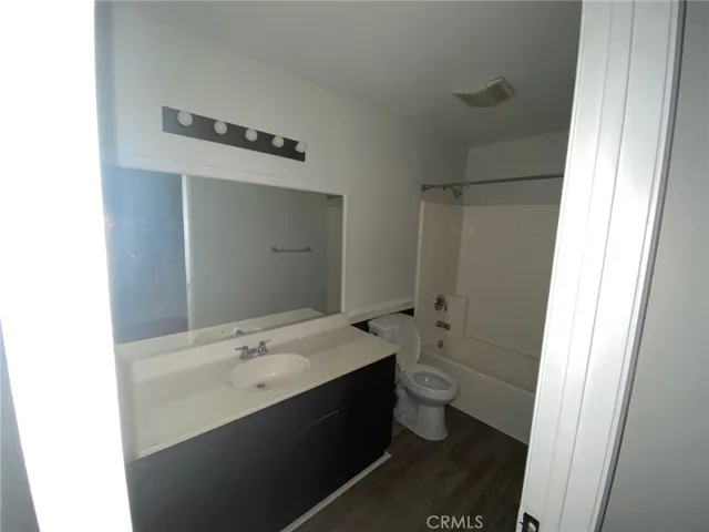 Upstairs hall bathroom