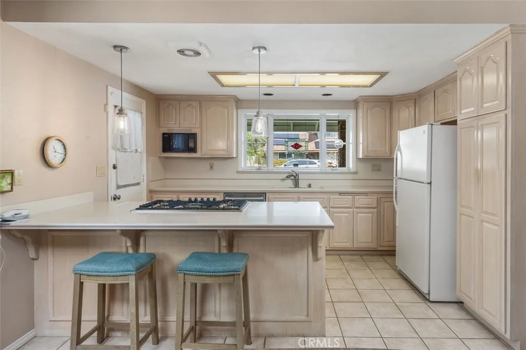4932 Windsong, La Palma, California 90623 home-pic-10